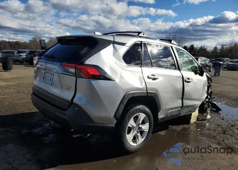 2019 Toyota Rav4 Xle z USA, uszkodzony, nr VIN JTMP1RFV6KD040307